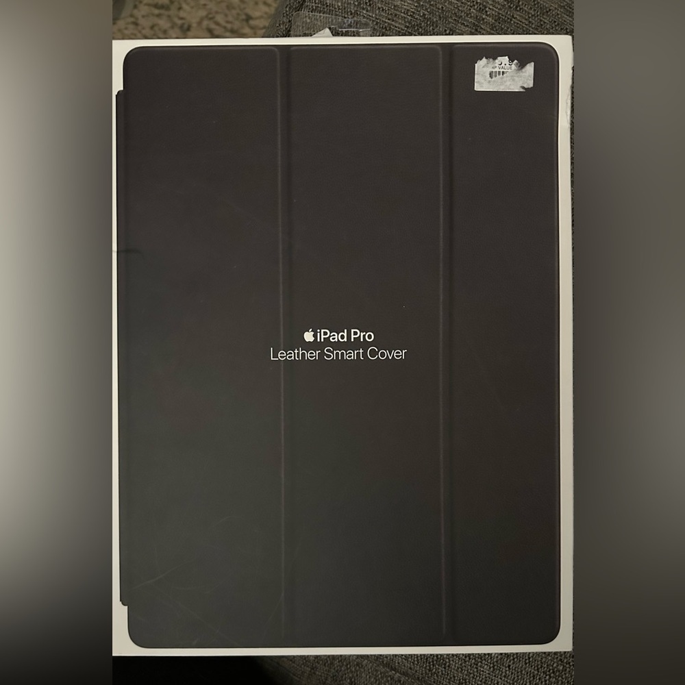 🍎iPad Pro leather Smart Cover 12.9-inch
NIB. Black in color